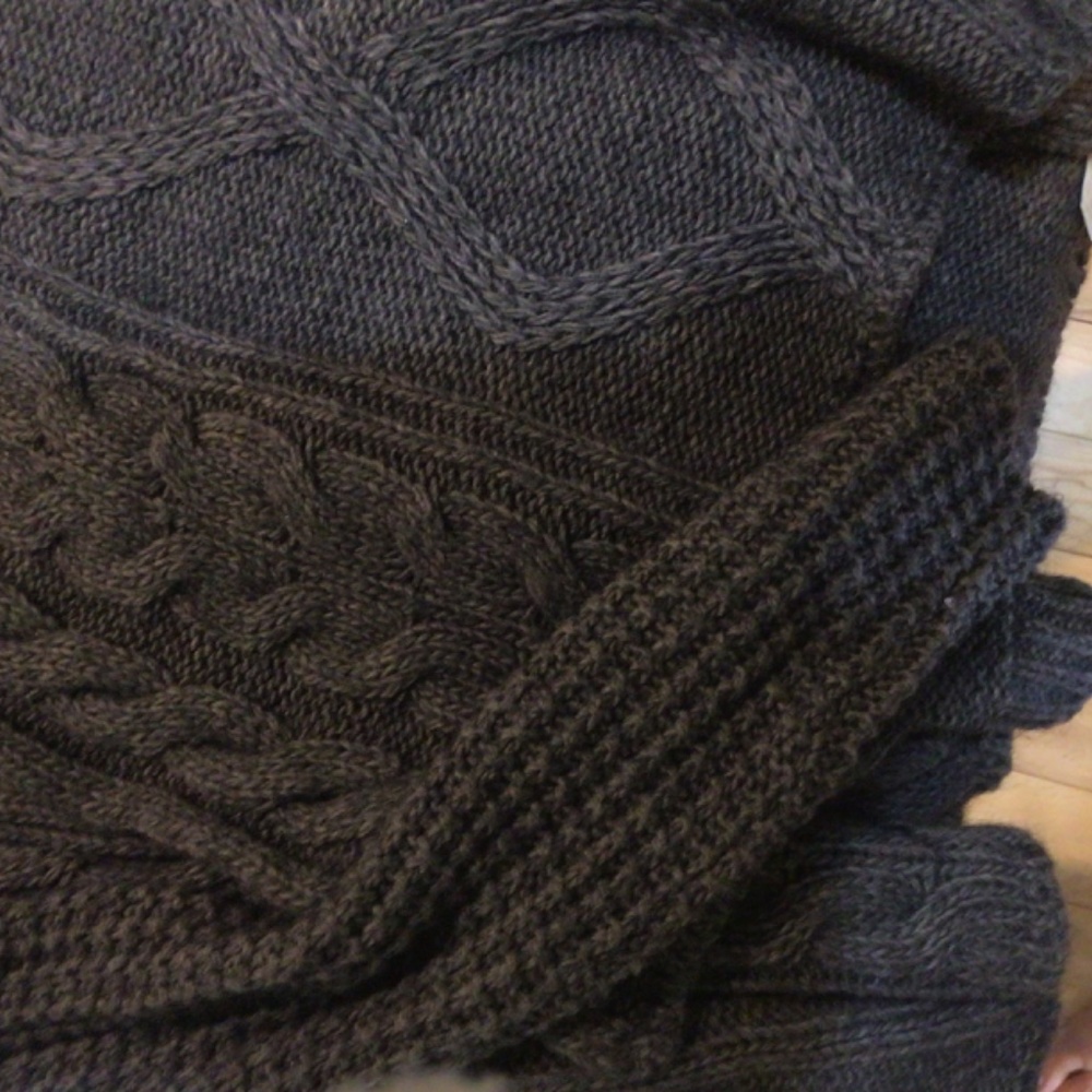 Elsamanda Throw Sweater View 2